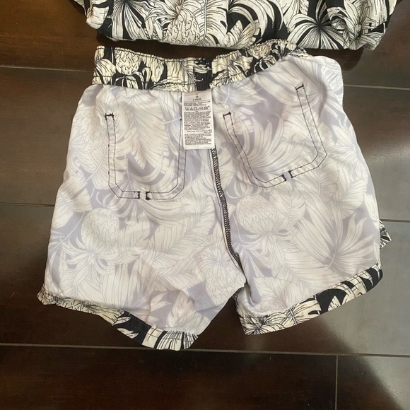 Old Navy Toddler Swim Suit Set - Picture 2 of 7